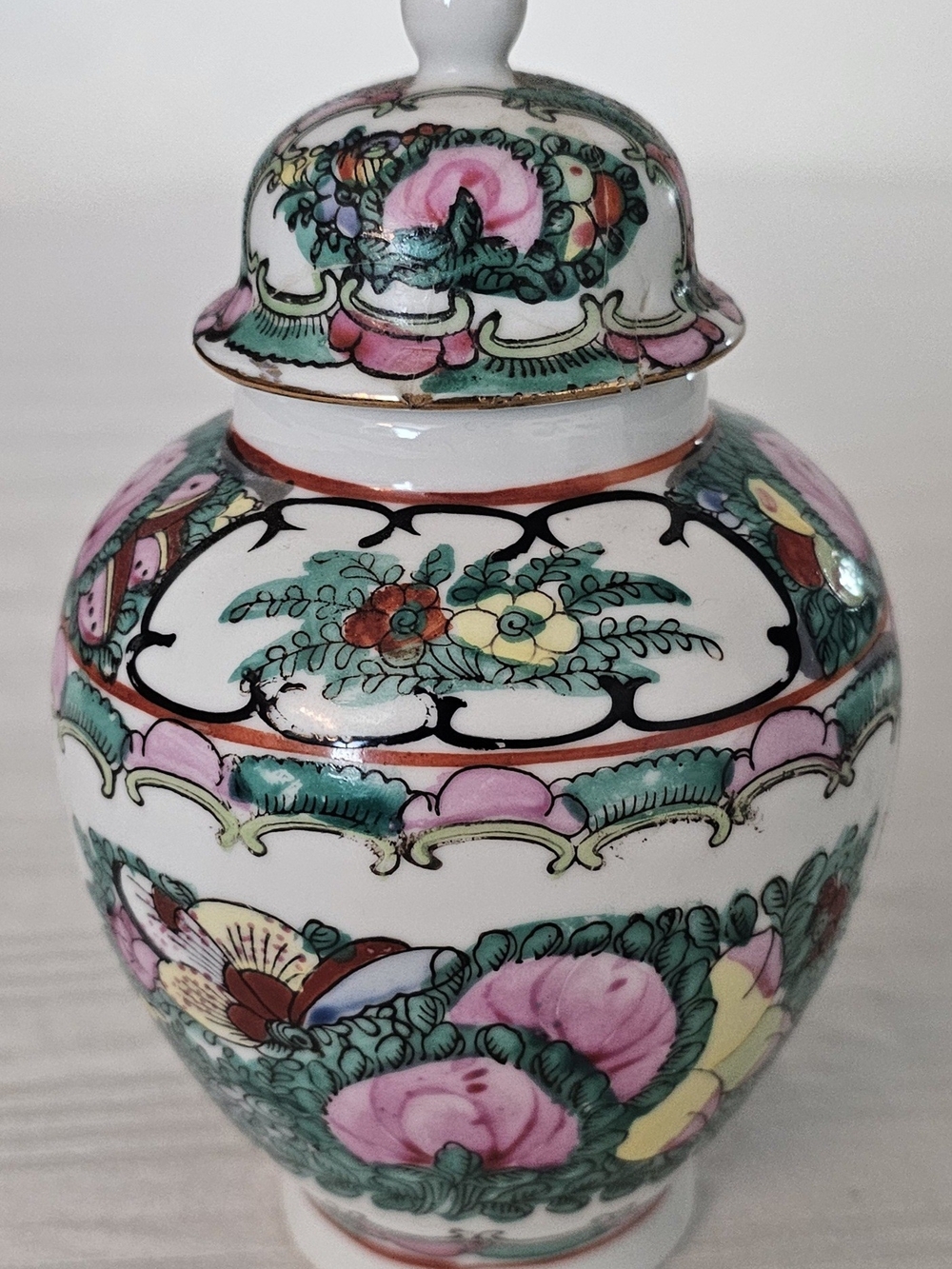 Vintage Chinese Porcelain Ginger Jar Rose Medallion 6" Repaired Top Piece